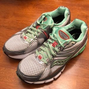 Women’s Saucony Hurricane Iso